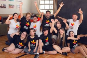 Da história de amor de dois irmãos nasceu o Instituto Mano Down, organização social que atua há mais de 10 anos  transformando vidas através da promoção de autonomia e desenvolvimento para pessoas com Síndrome de Down.Mano down